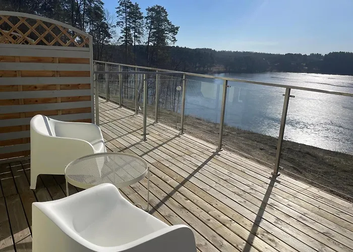 Perla Jezior Pensión *